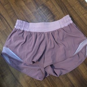 Lululemon Hotty Hot 2.5” shorts